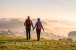 Wanderer auf einer Rothaarsteig-Spur